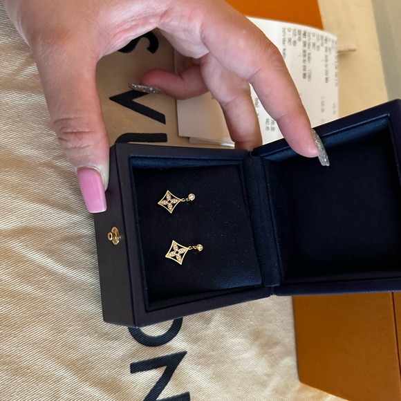 Authentic Louis Vuitton Idylle Blossom Diamond Earrings Yellow Gold - Picture 6 of 12